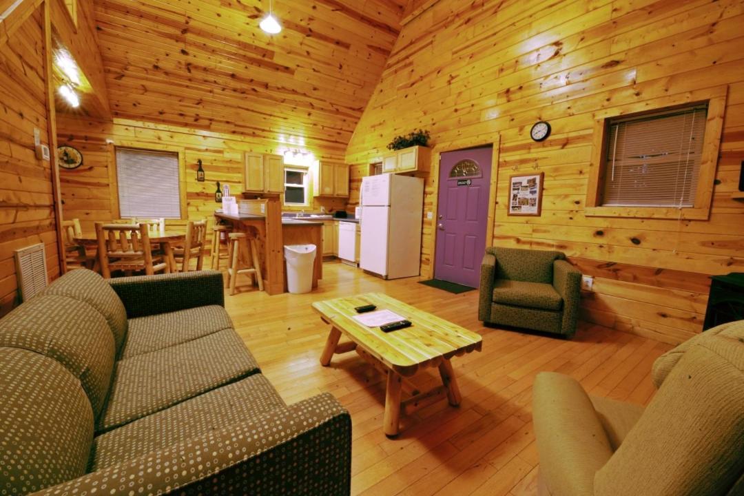 The Cabins At Pine Haven - Beckley Beaver エクステリア 写真