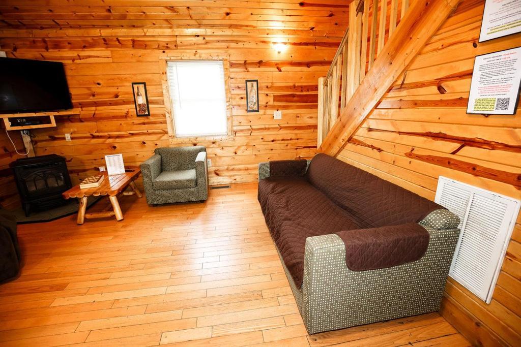 The Cabins At Pine Haven - Beckley Beaver エクステリア 写真