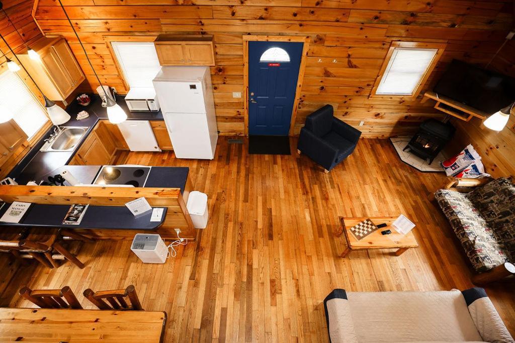 The Cabins At Pine Haven - Beckley Beaver エクステリア 写真