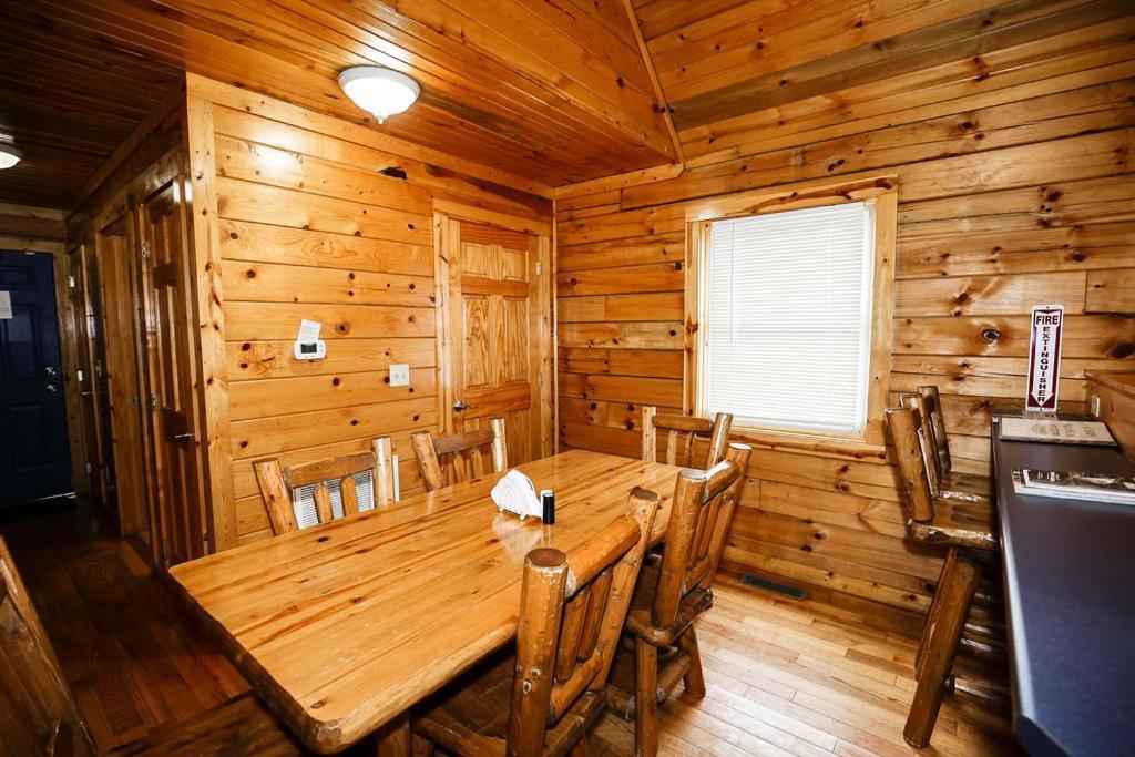 The Cabins At Pine Haven - Beckley Beaver エクステリア 写真